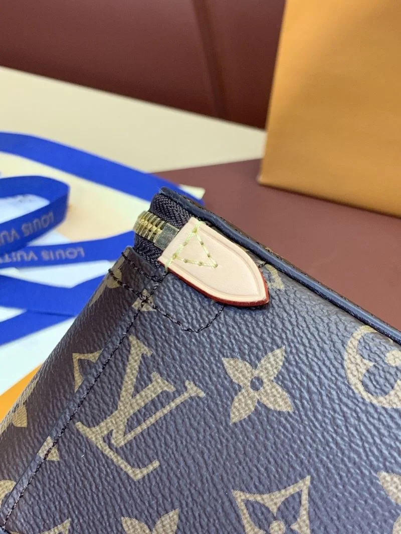 Louis Vuitton Wallets Purse UrbanChic 37677