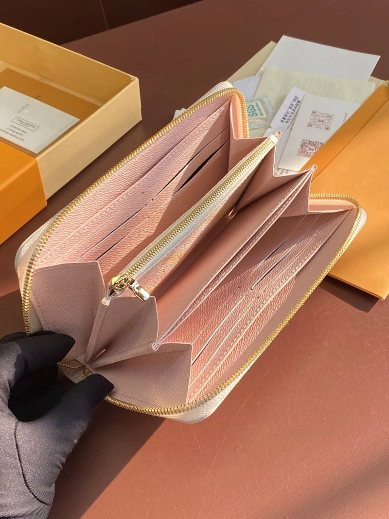 UrbanChic Louis Vuitton Wallets Purse 68203