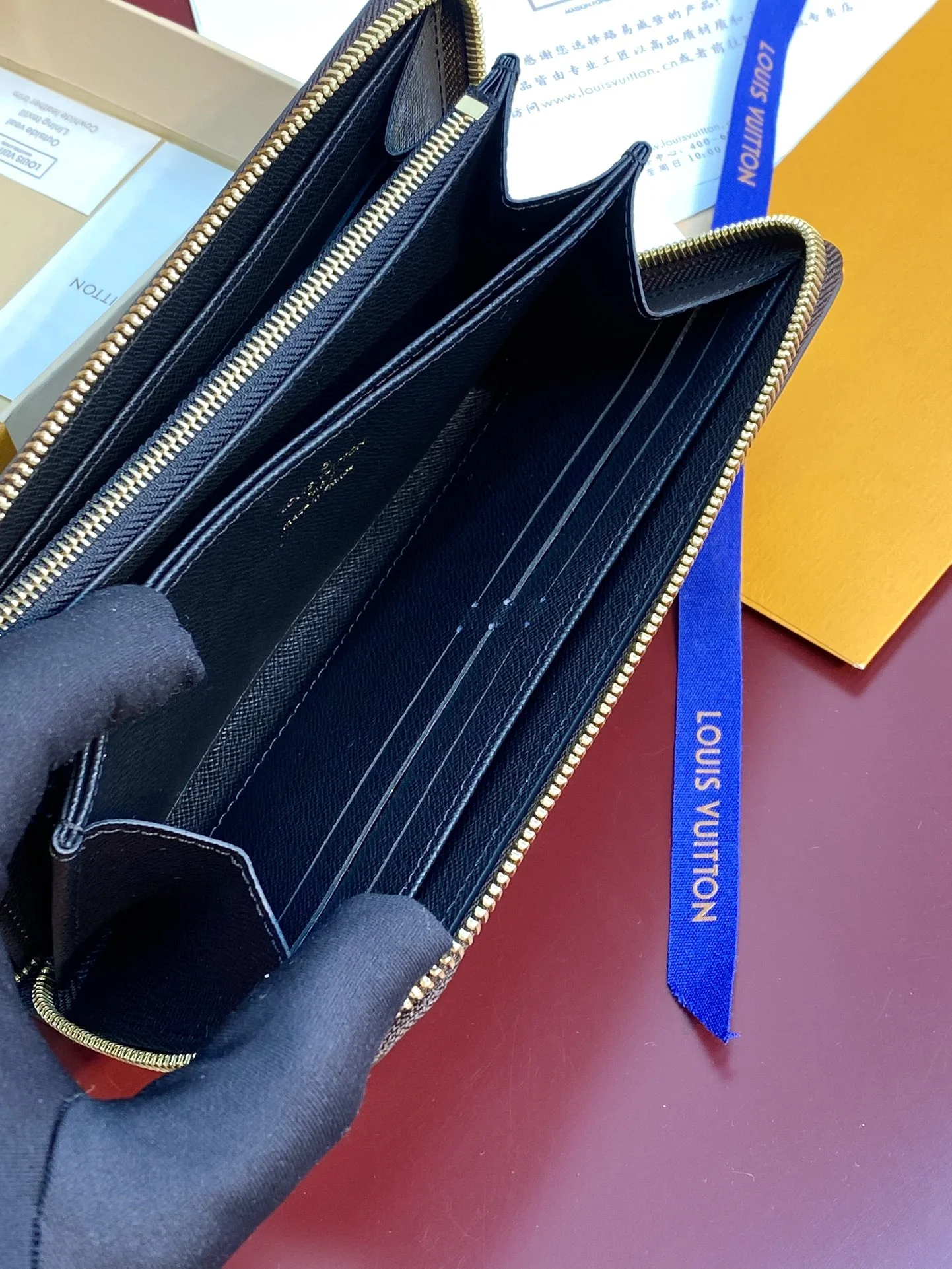 ZipUp Louis Vuitton Wallets Purse 56146