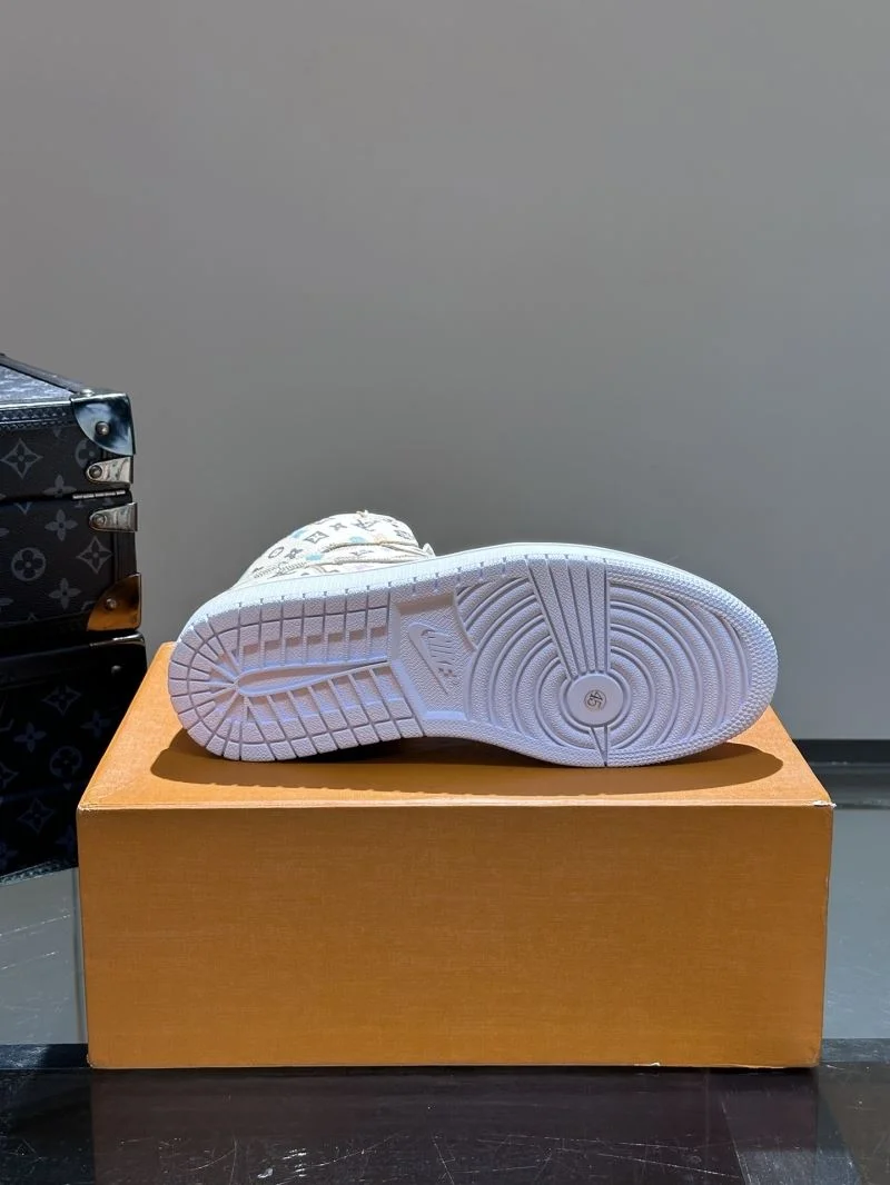 TimelessDesign Louis Vuitton x Nike Shoes 30327