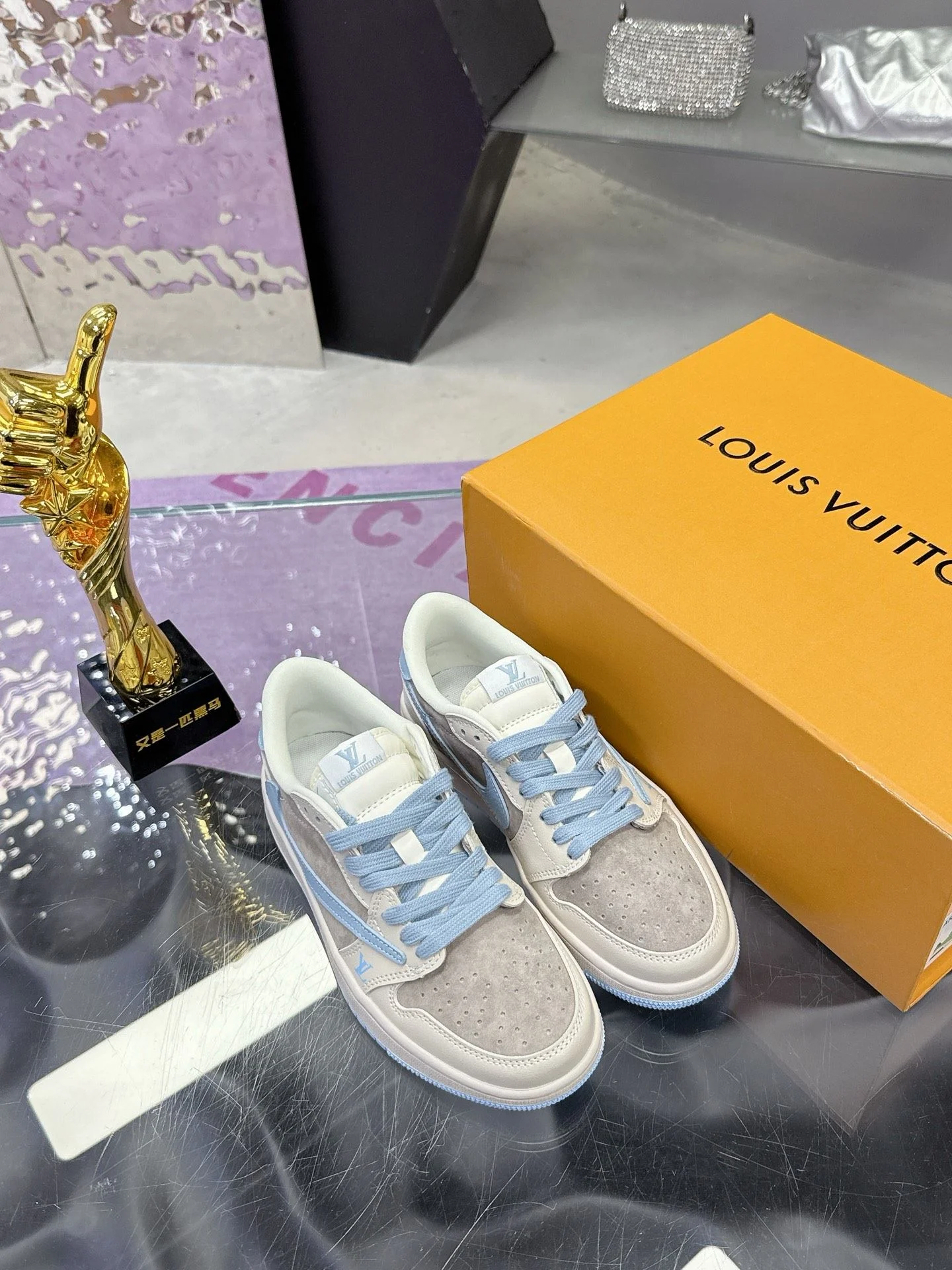 Colorful Louis Vuitton x Nike Shoes 31366