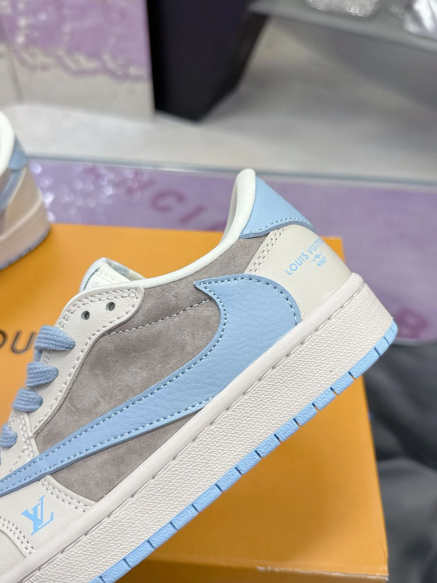 Colorful Louis Vuitton x Nike Shoes 31366