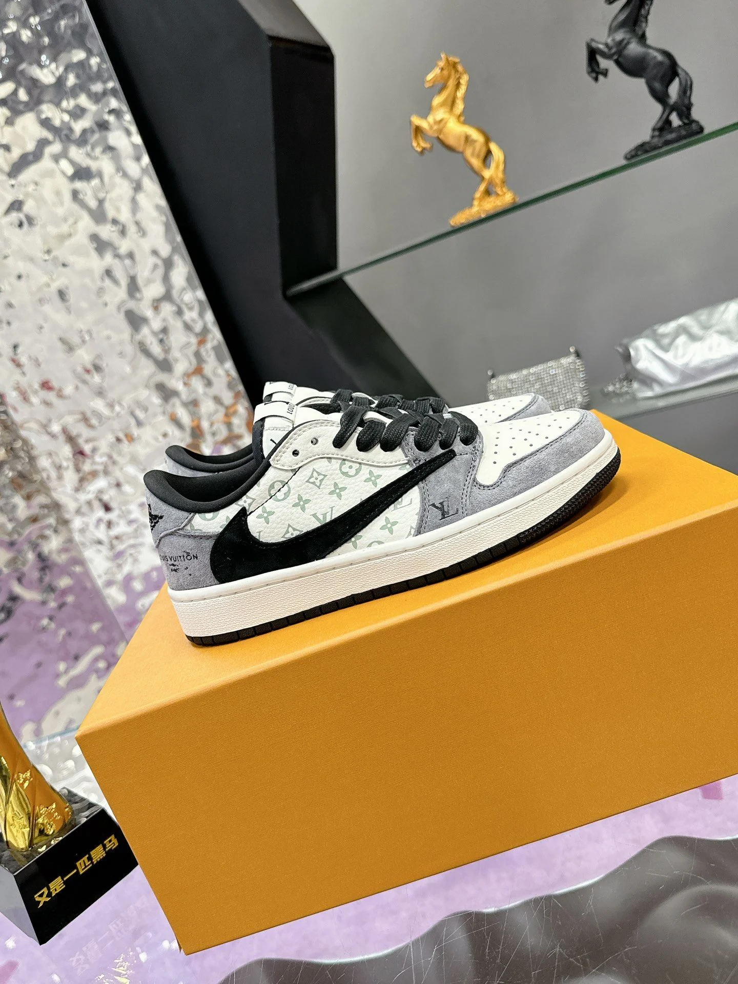 Louis Vuitton x Nike Shoes Practical 31383