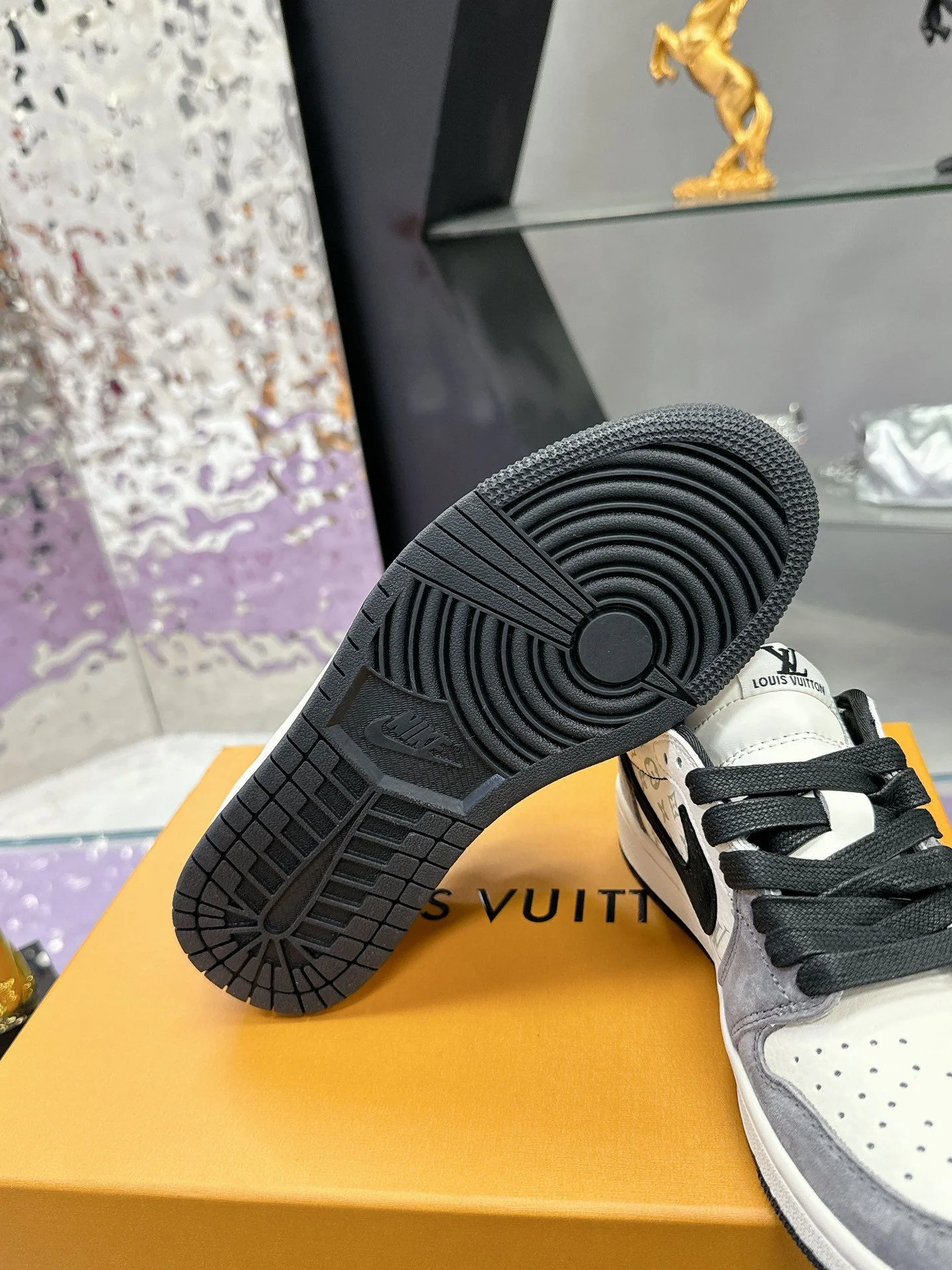 Louis Vuitton x Nike Shoes Practical 31383