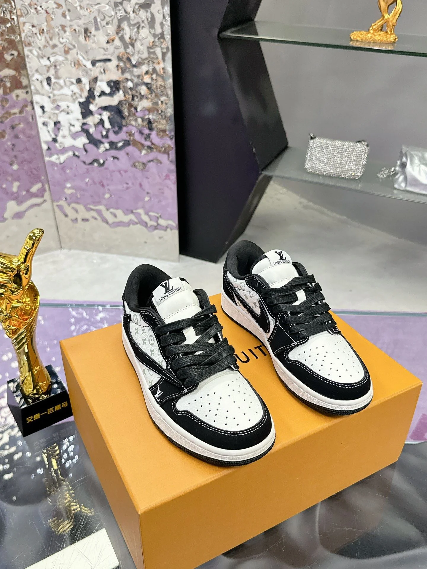 Louis Vuitton x Nike Shoes Compact 31360