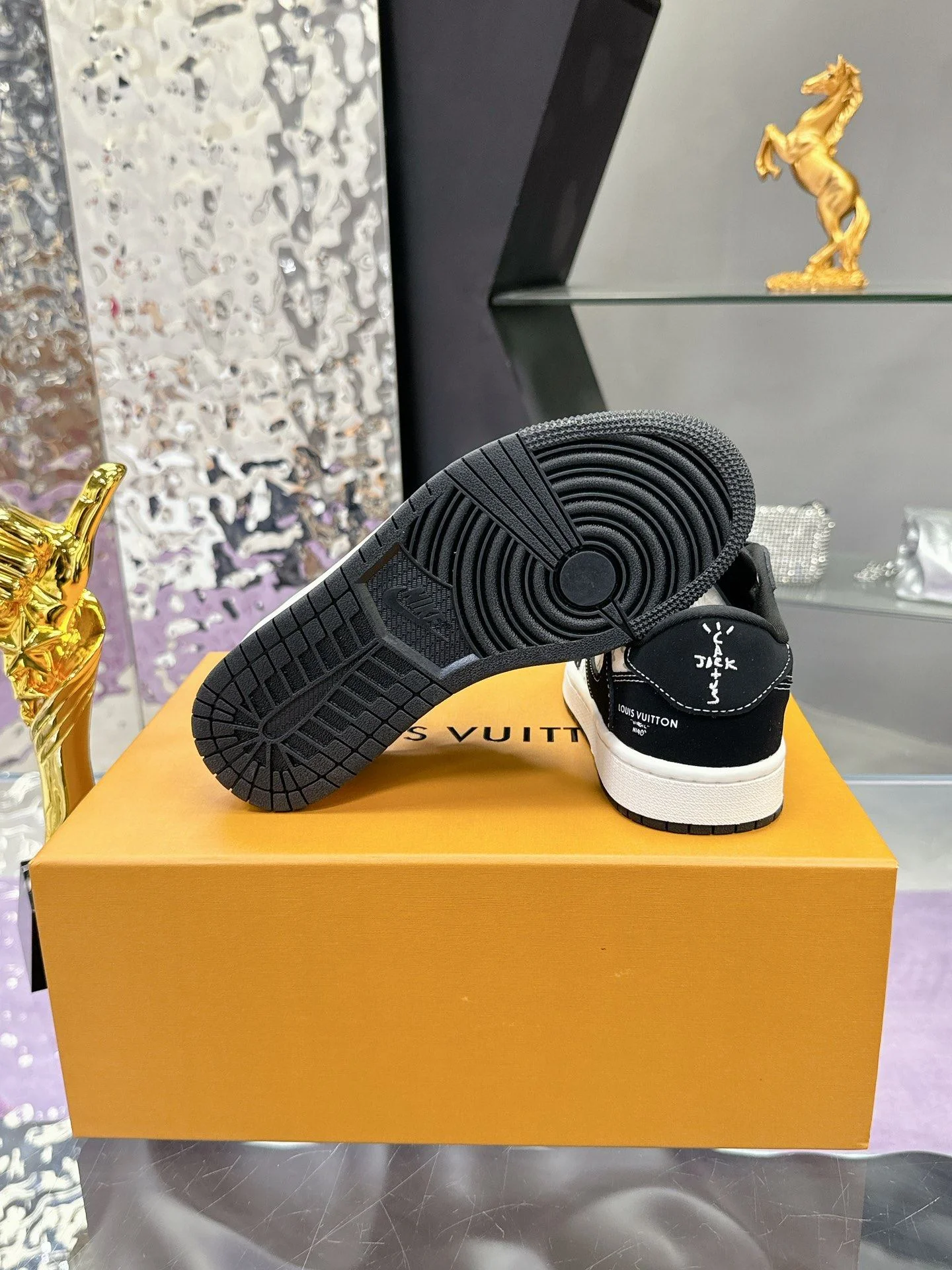 Louis Vuitton x Nike Shoes Compact 31360