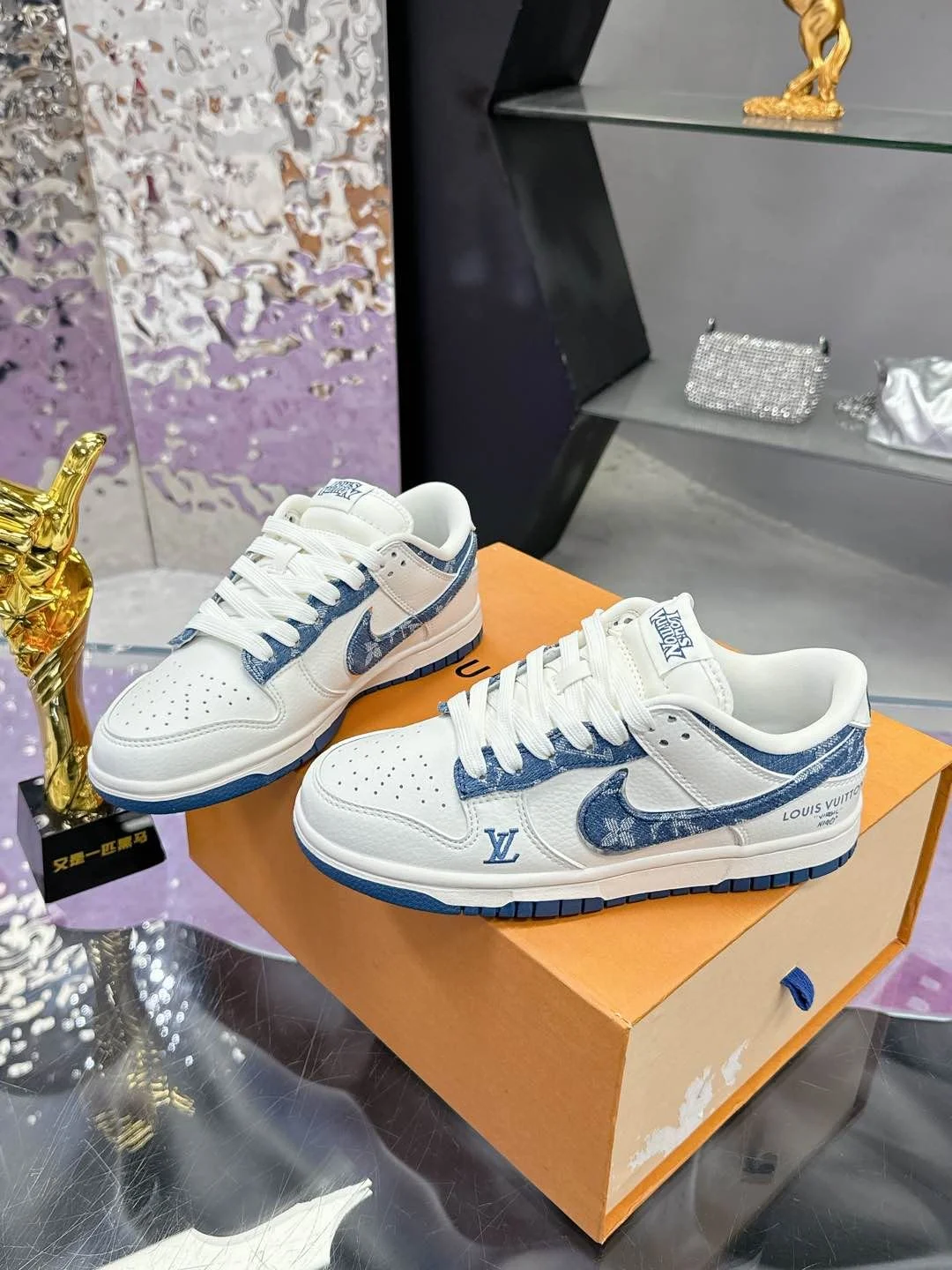 Colorful Louis Vuitton x Nike Shoes 31388