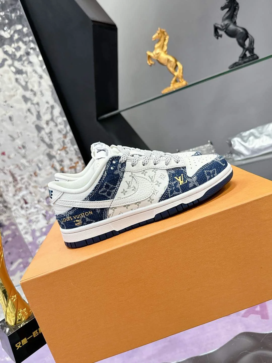 ZipUp Louis Vuitton x Nike Shoes 31365