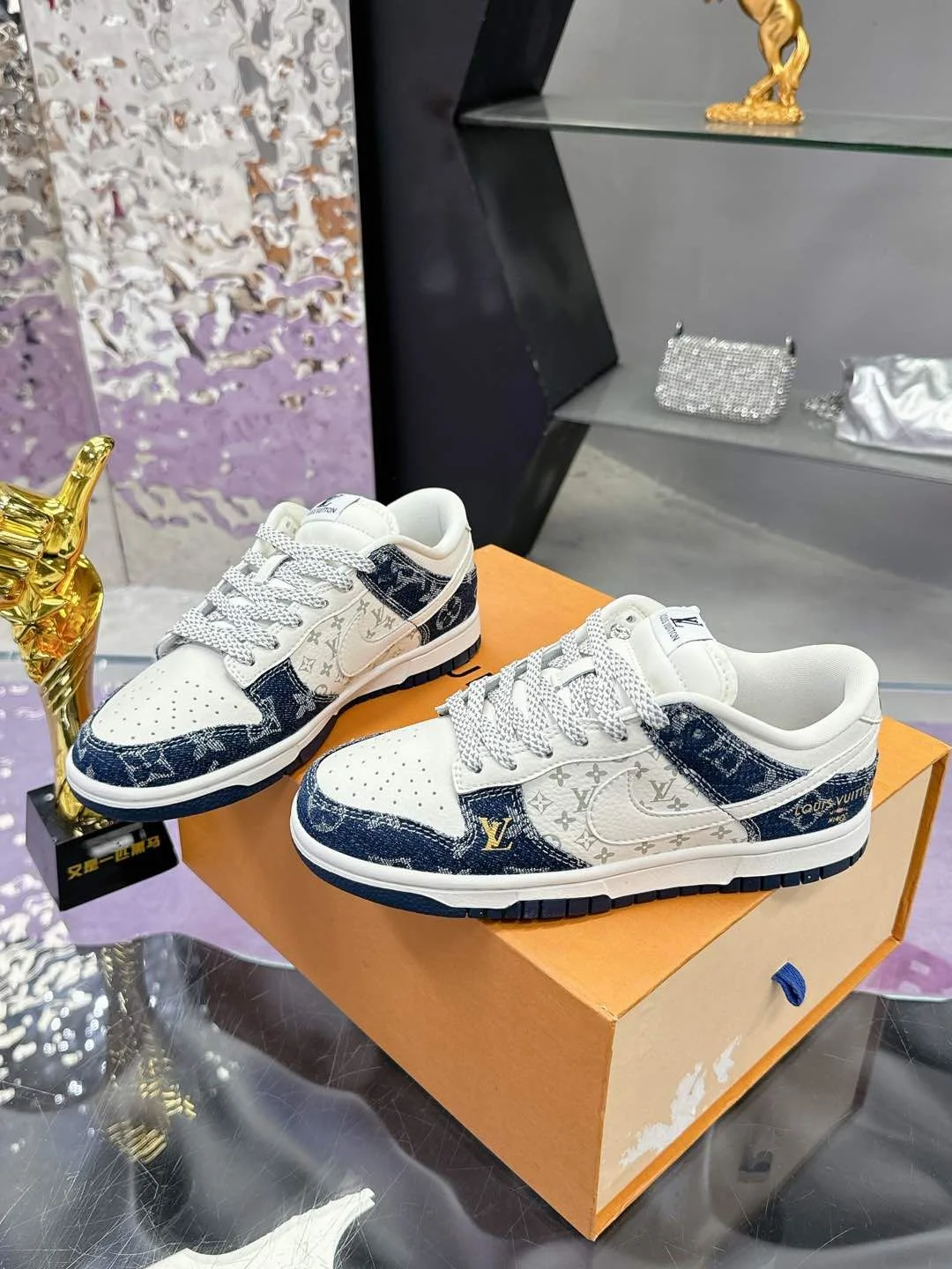 ZipUp Louis Vuitton x Nike Shoes 31365