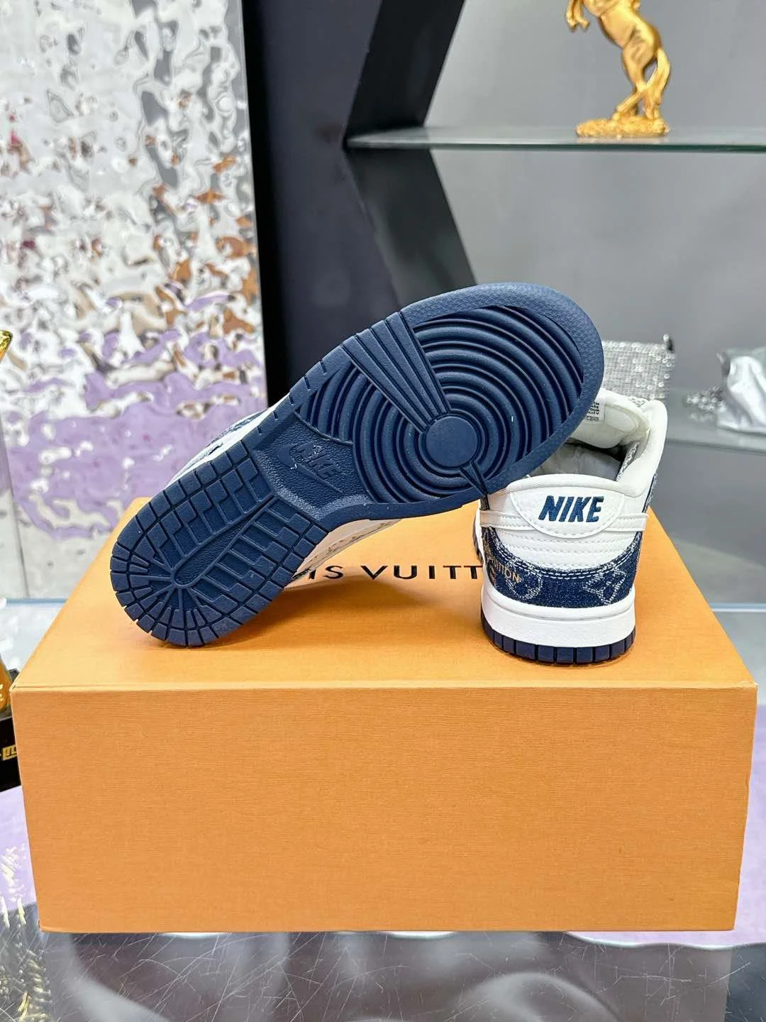 ZipUp Louis Vuitton x Nike Shoes 31365