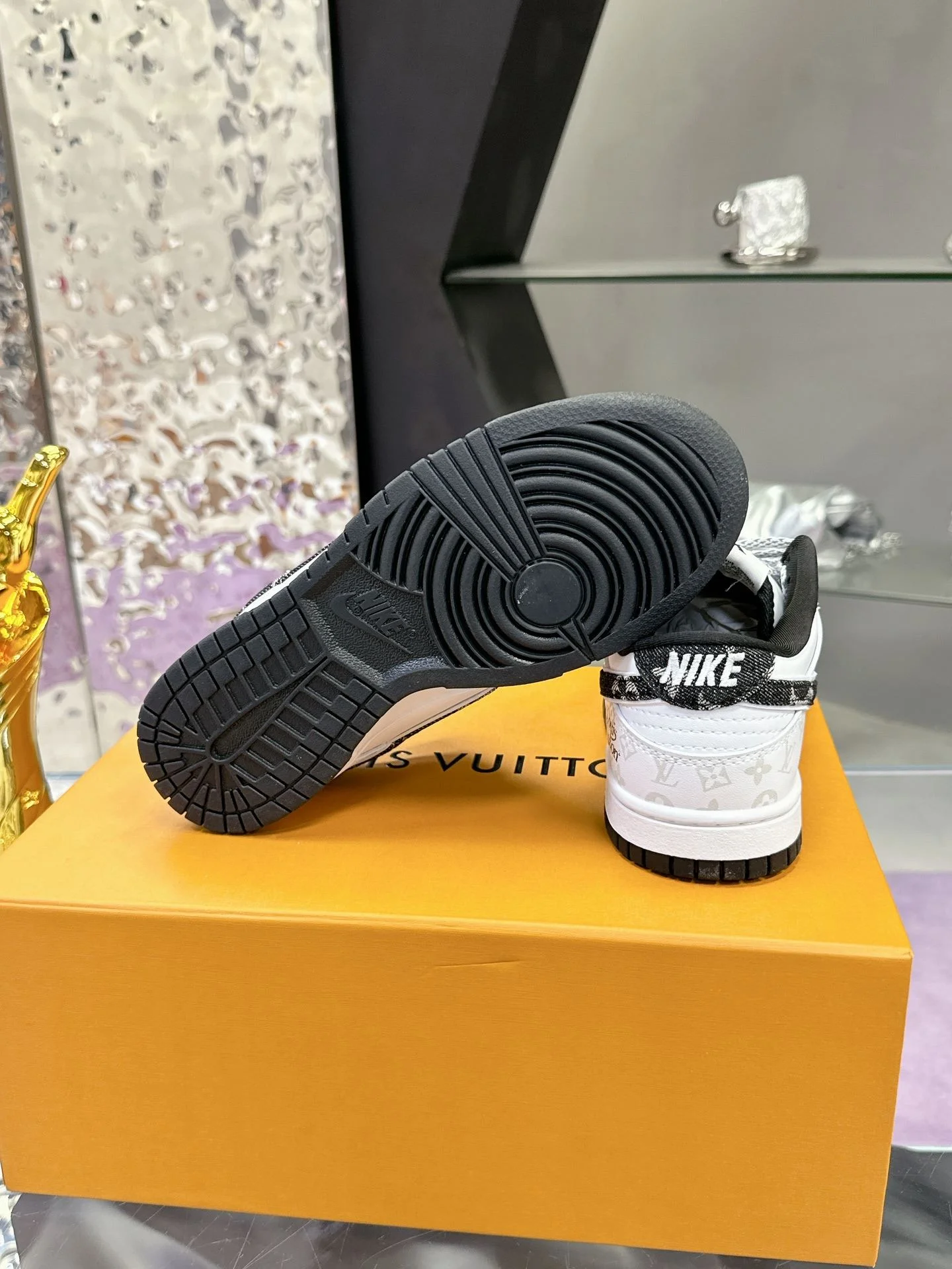 Louis Vuitton x Nike Shoes Comfortable 31361