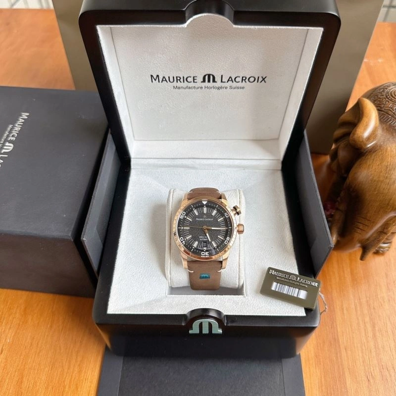 Sporty MAURICE LACROIC Watches 190072
