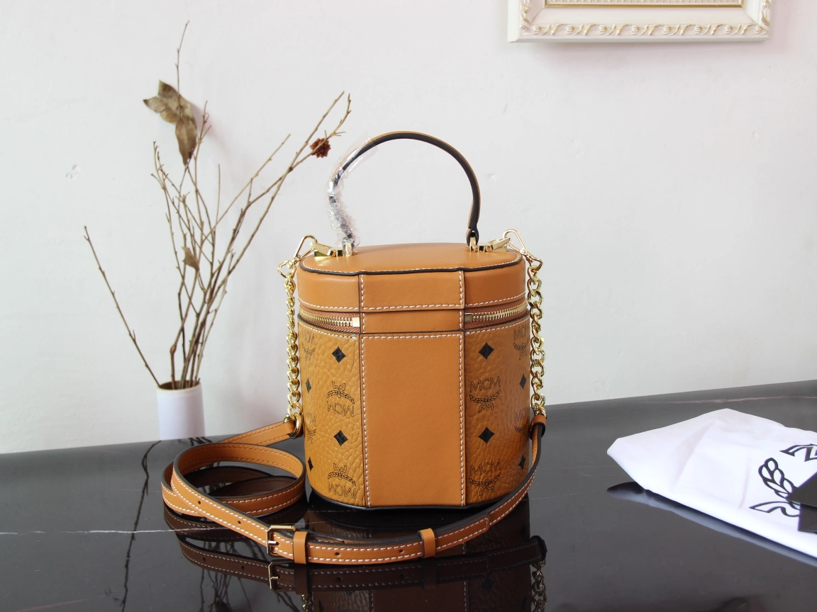 MCM Cosmetic Bags Fashionable 90550