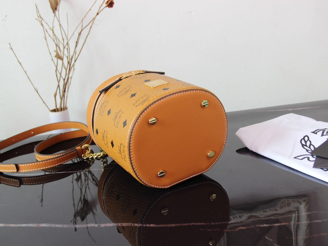 MCM Cosmetic Bags Fashionable 90550