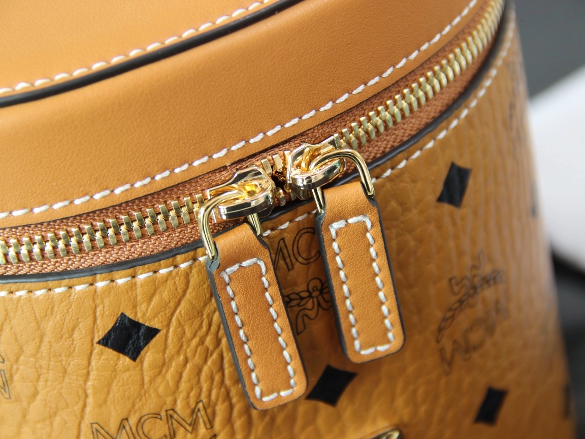 MCM Cosmetic Bags Fashionable 90550