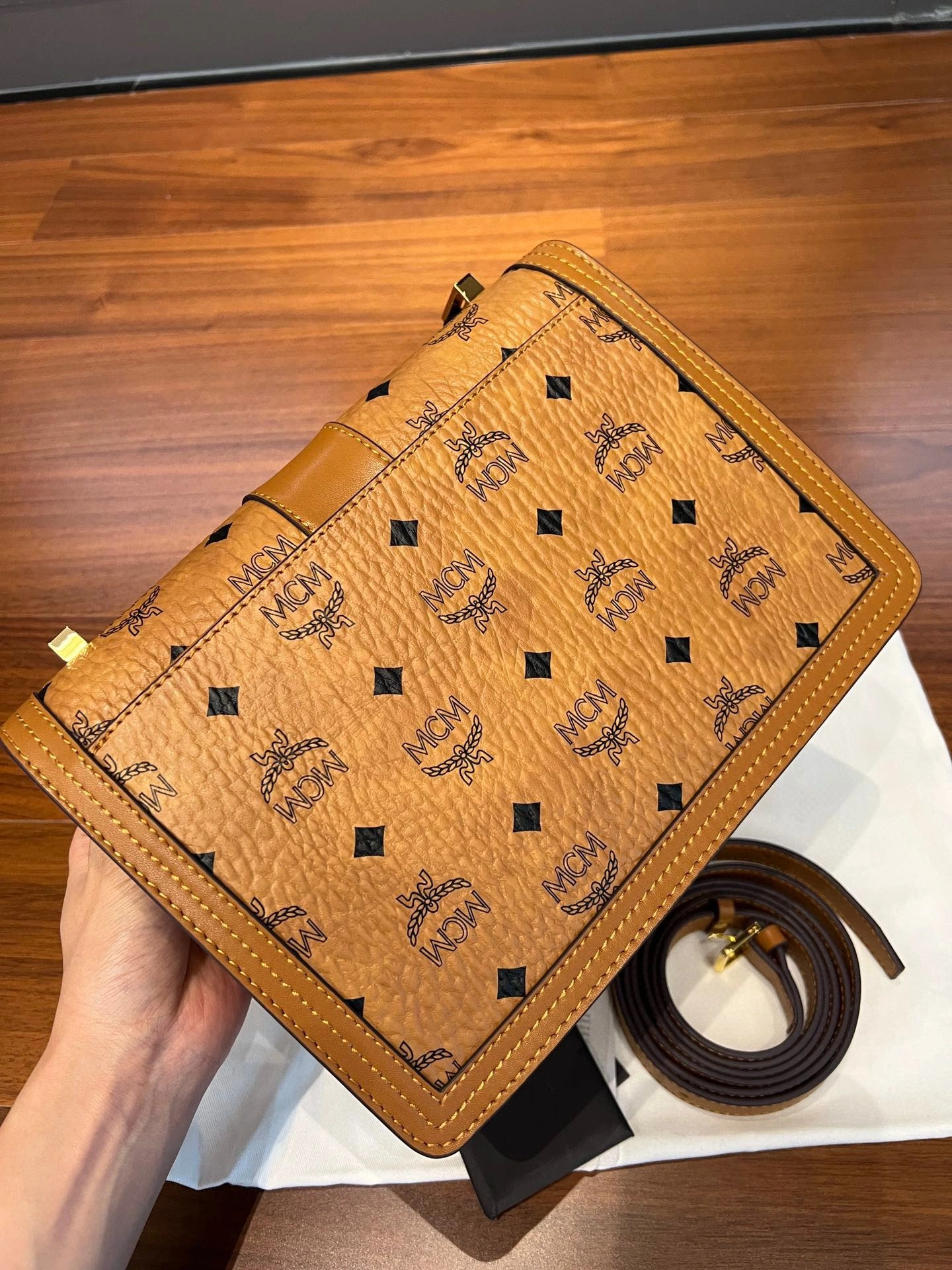 MCM Satchel Bags Chic 79031