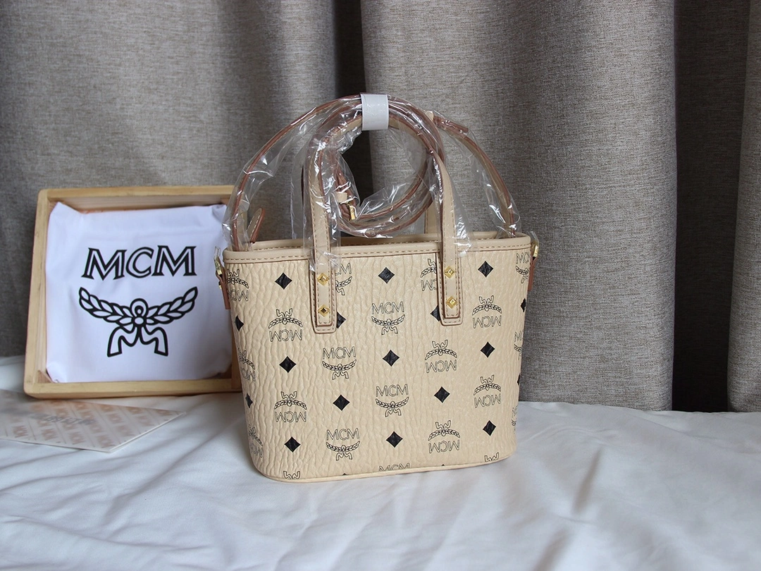 HighQuality MCM Shopping Bags 90451