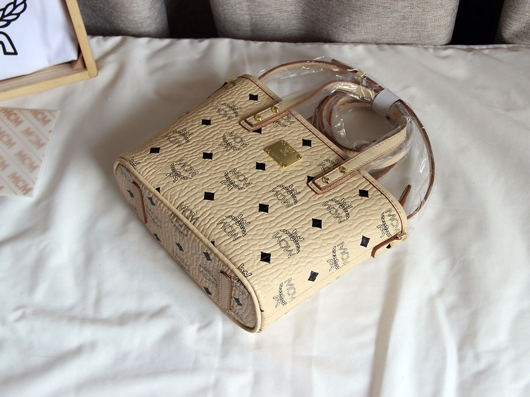 HighQuality MCM Shopping Bags 90451