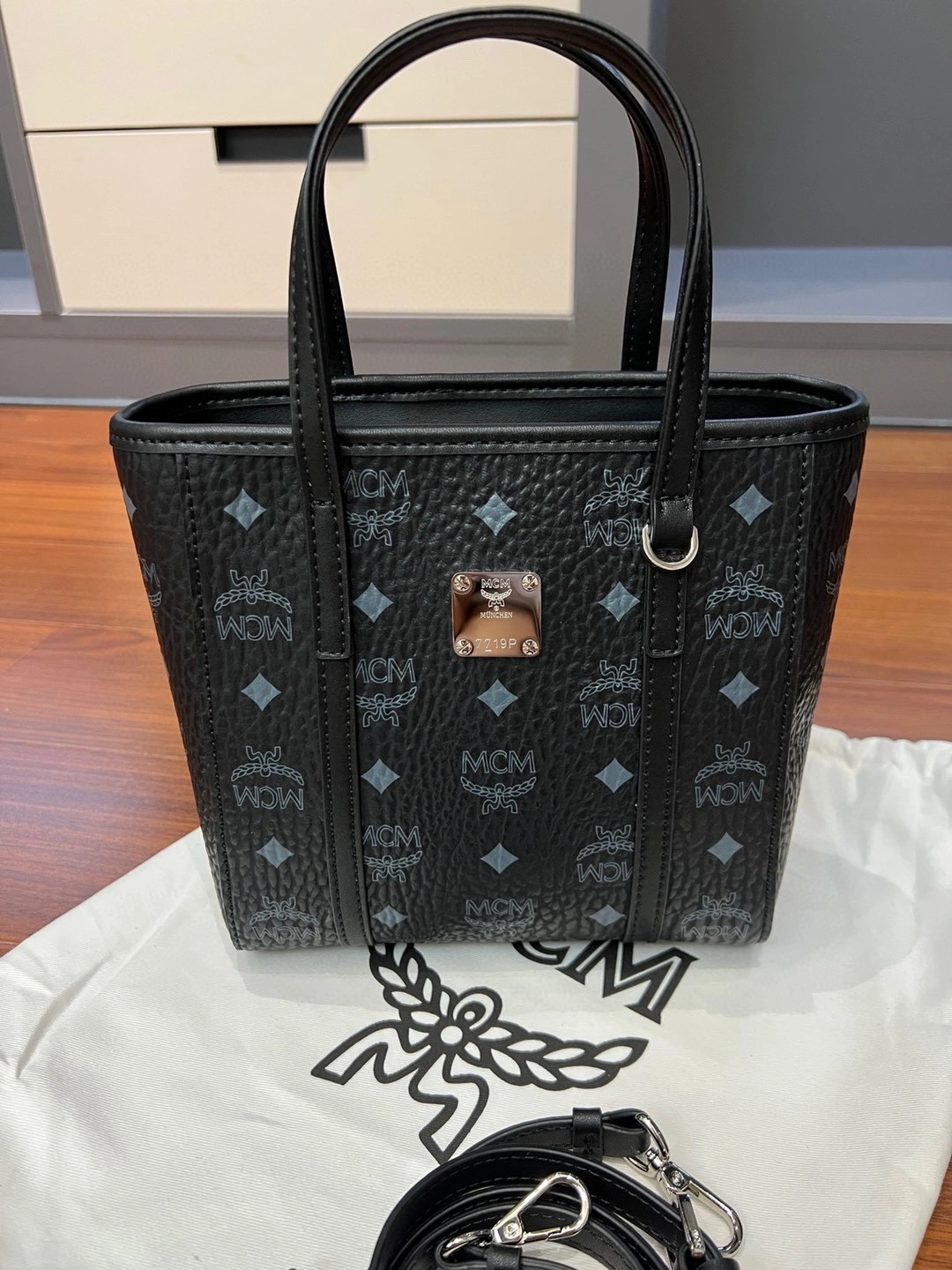 Sophisticated MCM Shopping Bags 90467