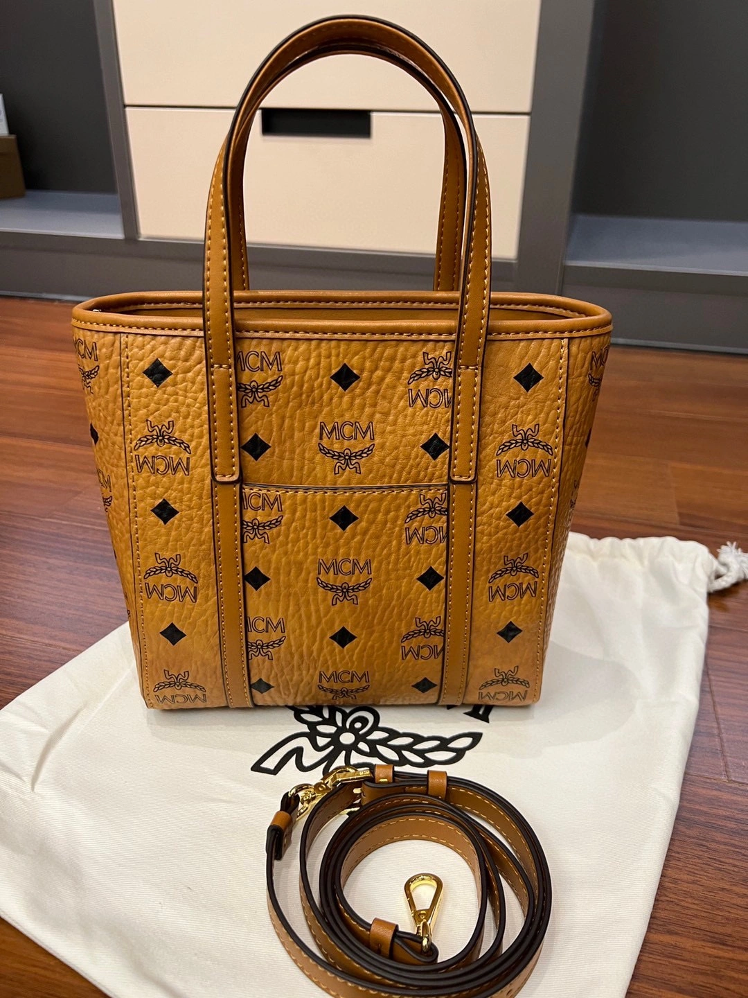 Fashionable MCM Shopping Bags 90425