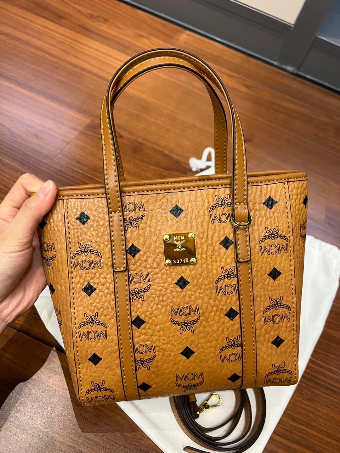 Fashionable MCM Shopping Bags 90425