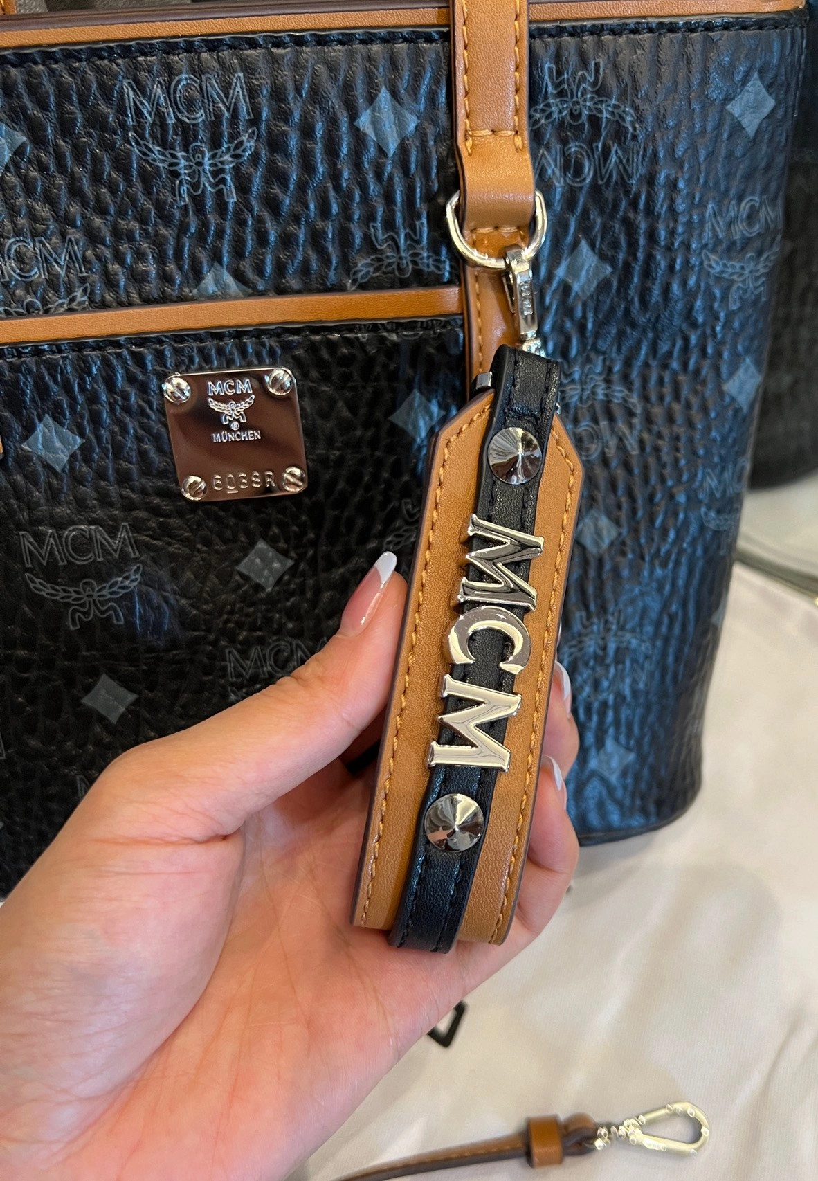 Supportive MCM Shopping Bags 90424