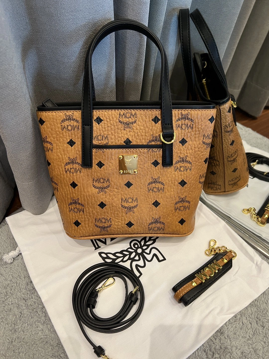 MCM Shopping Bags Durable 90435