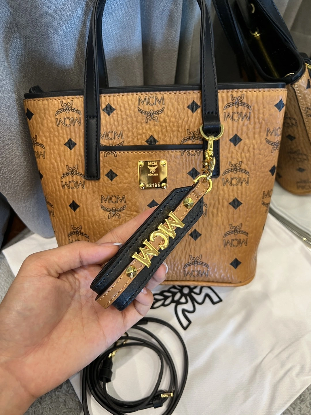 MCM Shopping Bags Durable 90435
