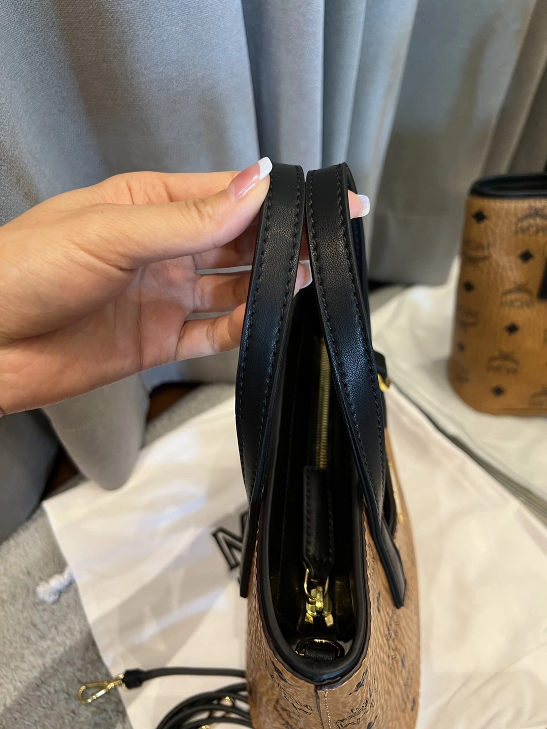 MCM Shopping Bags Durable 90435