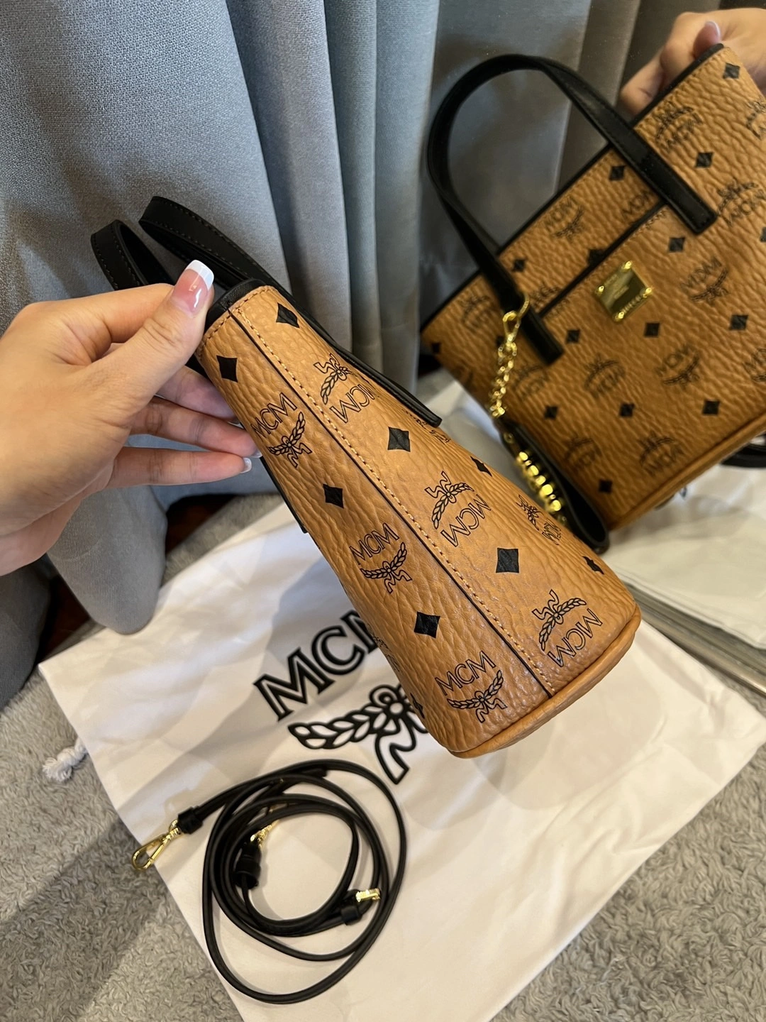 MCM Shopping Bags Durable 90435