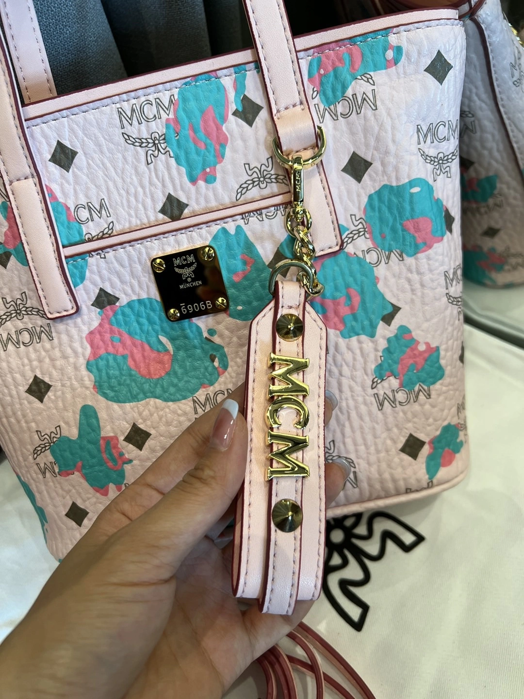 MCM Shopping Bags Neat 90455
