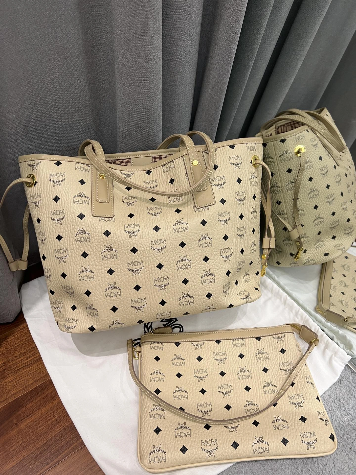 MCM Shopping Bags FashionForward 90436