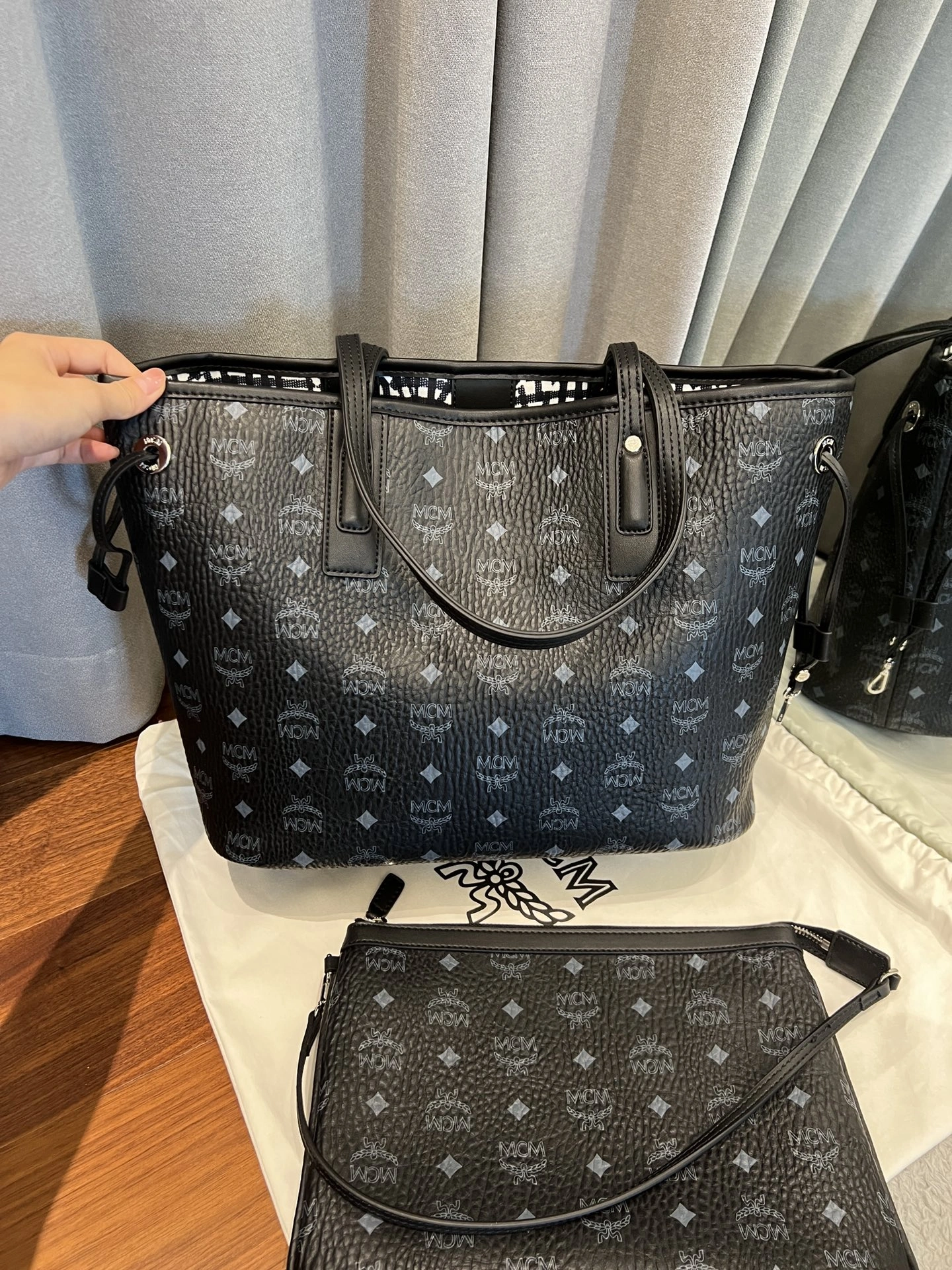 Effortless MCM Shopping Bags 90431