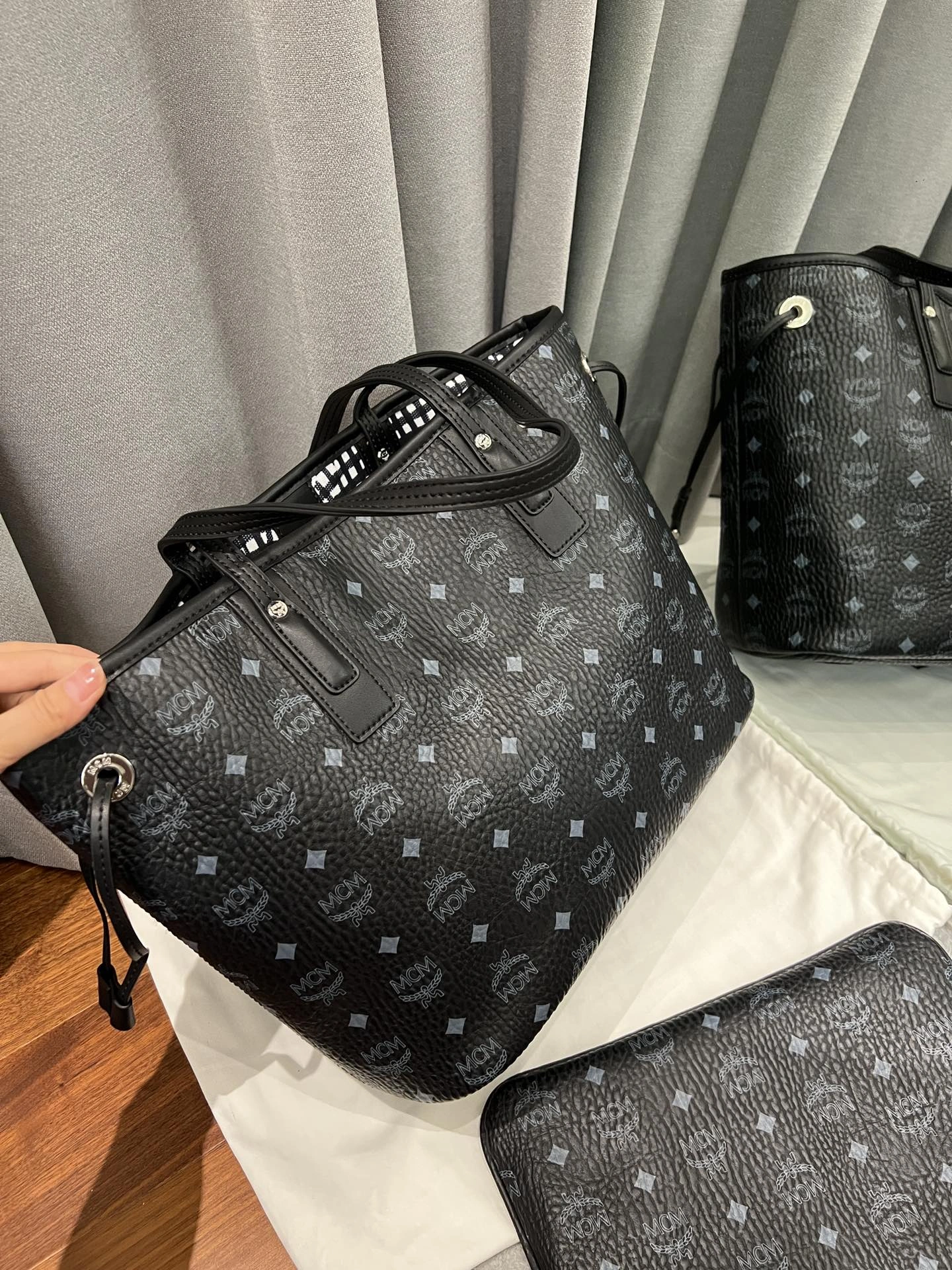 Effortless MCM Shopping Bags 90431