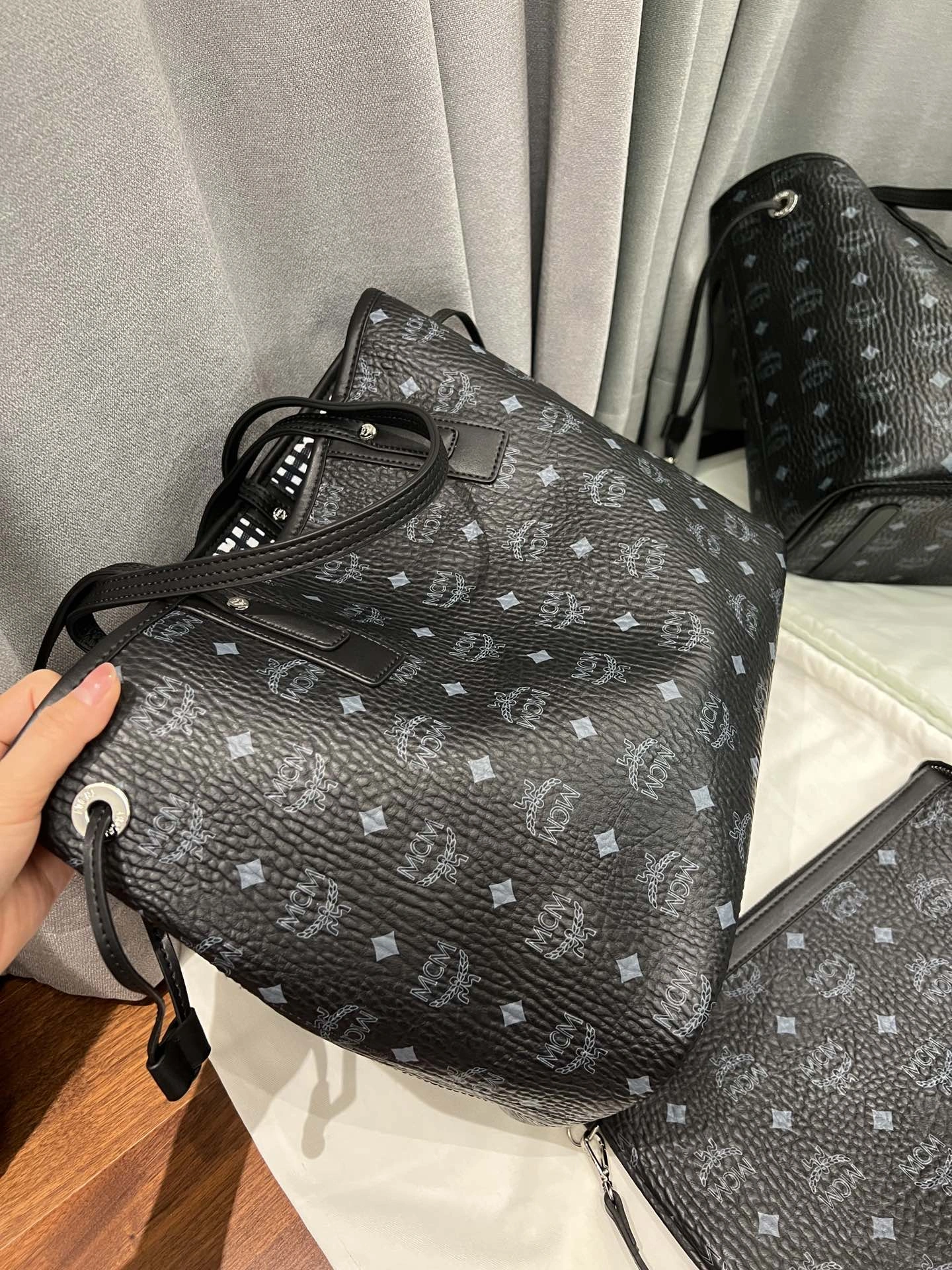 Effortless MCM Shopping Bags 90431