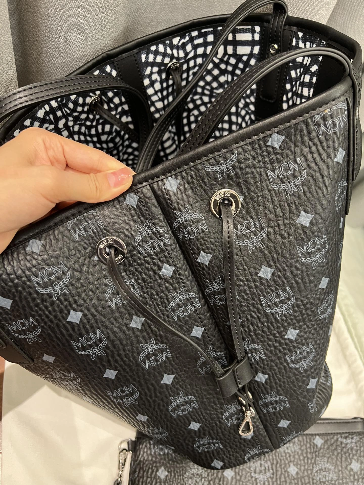 Effortless MCM Shopping Bags 90431