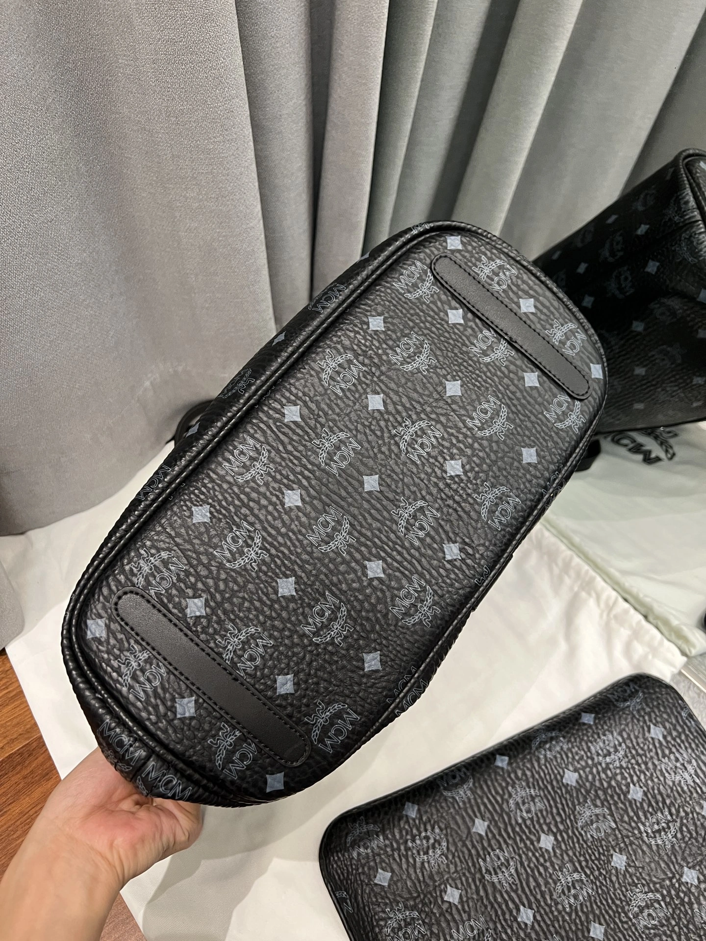 Effortless MCM Shopping Bags 90431
