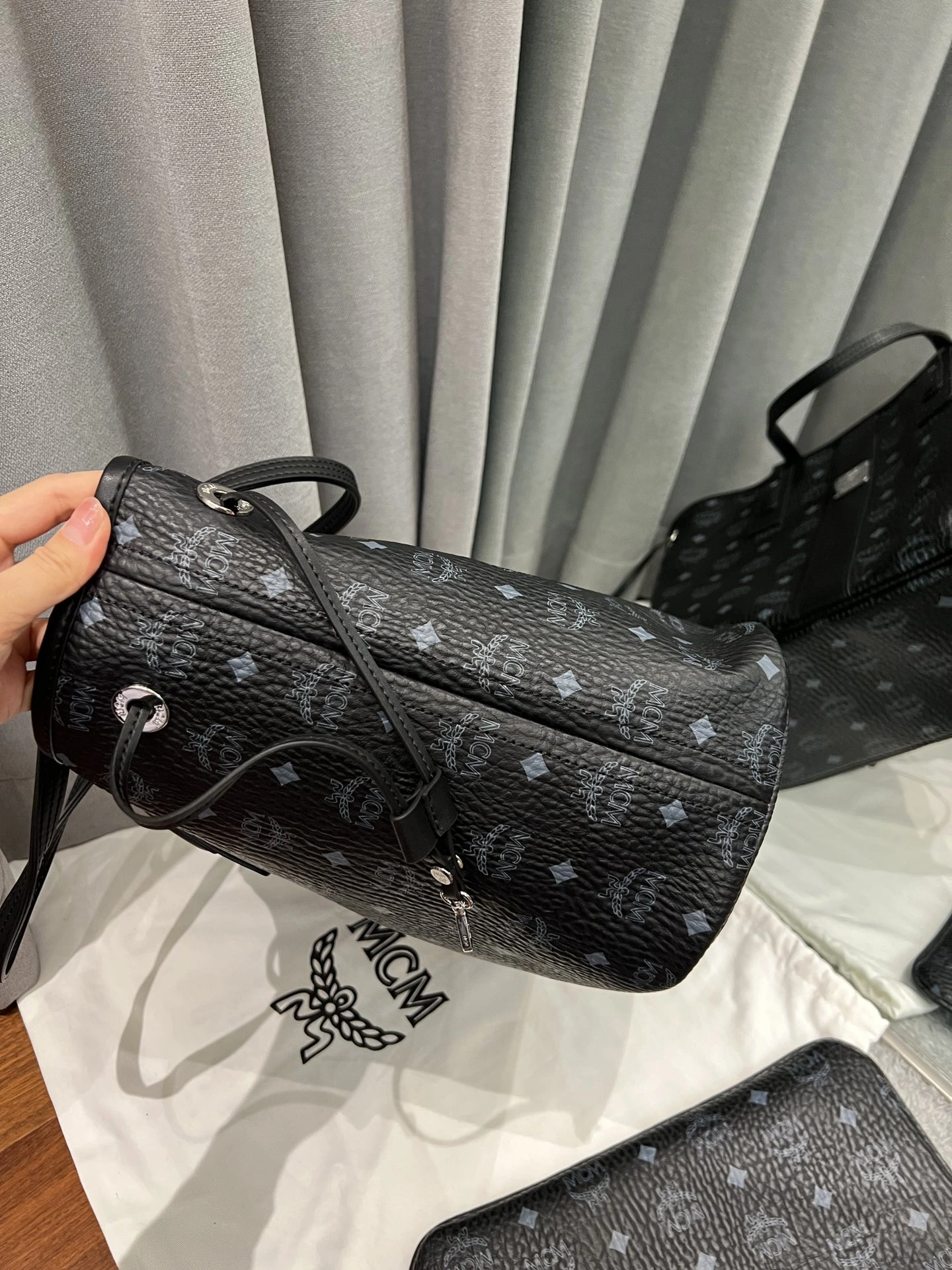Effortless MCM Shopping Bags 90431