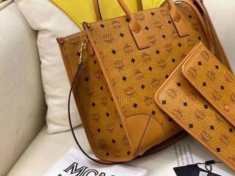 Bold MCM Shopping Bags 90443