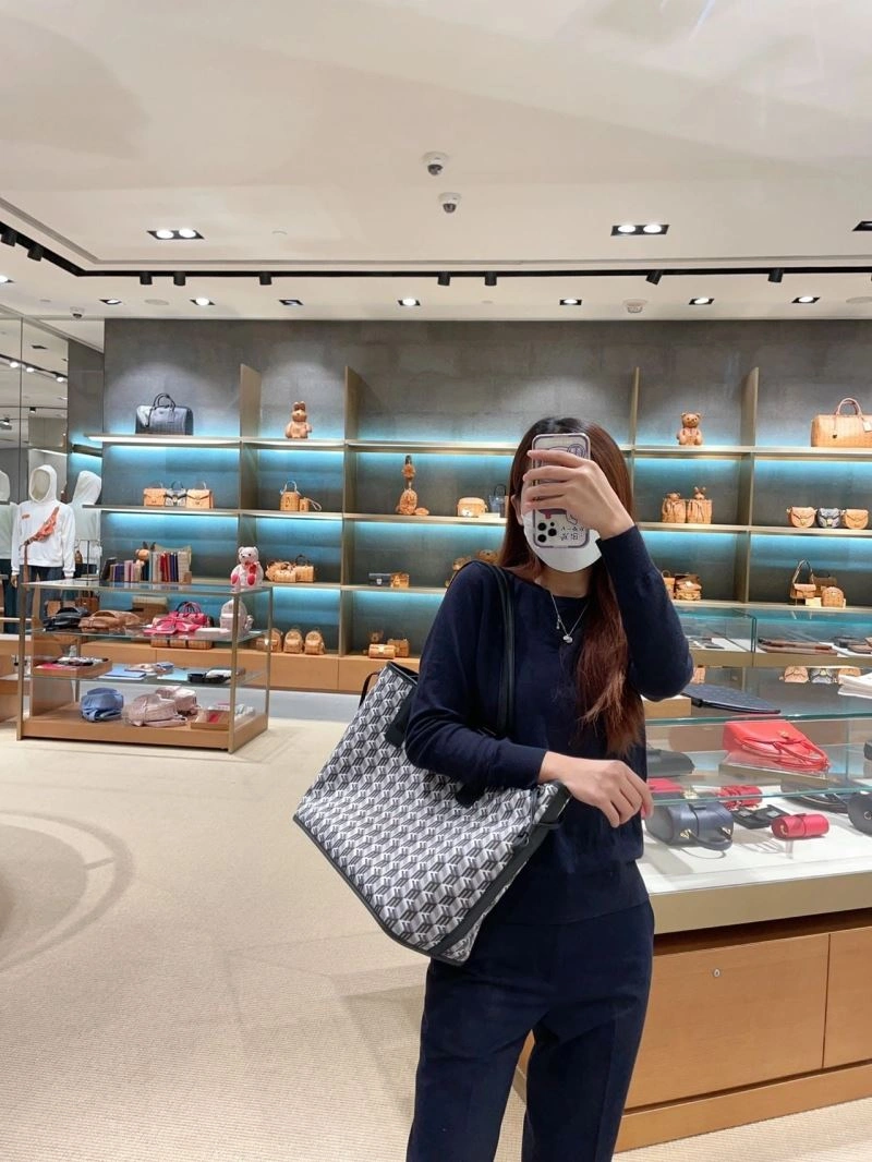 MCM Shopping Bags Cozy 63841