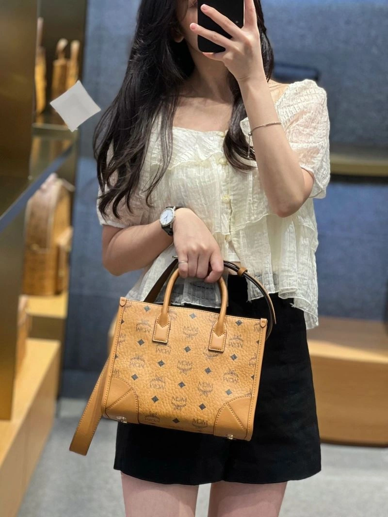MCM Shopping Bags Stretchable 63834