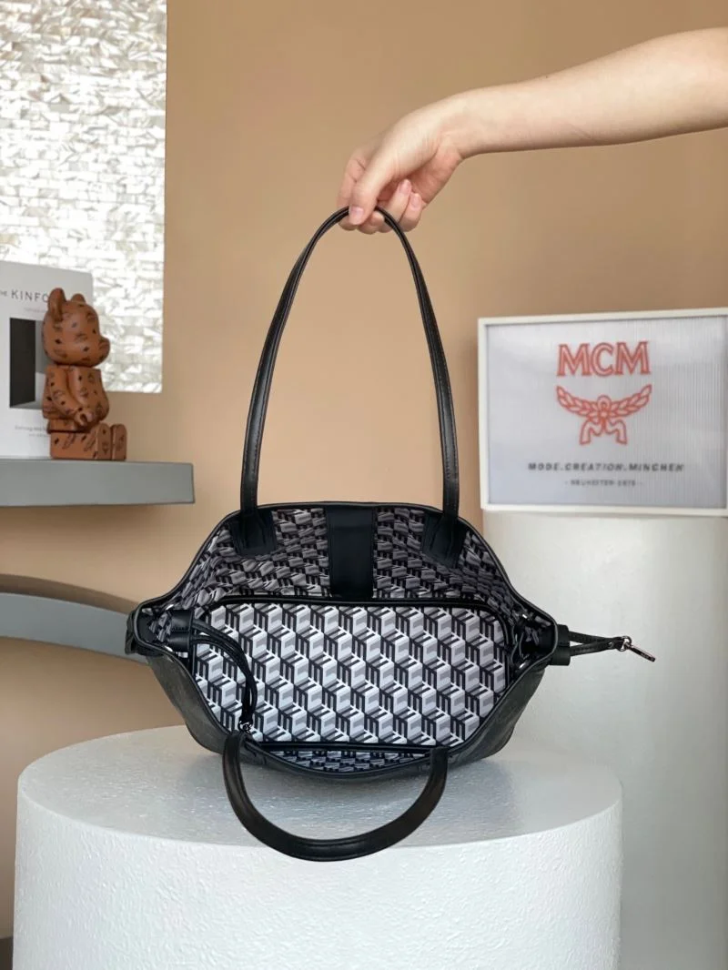 Unisex MCM Shopping Bags 45709