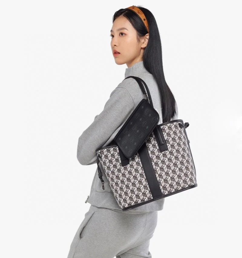 Unisex MCM Shopping Bags 45709