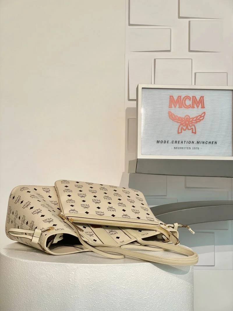 MCM Shopping Bags Unisex 45647