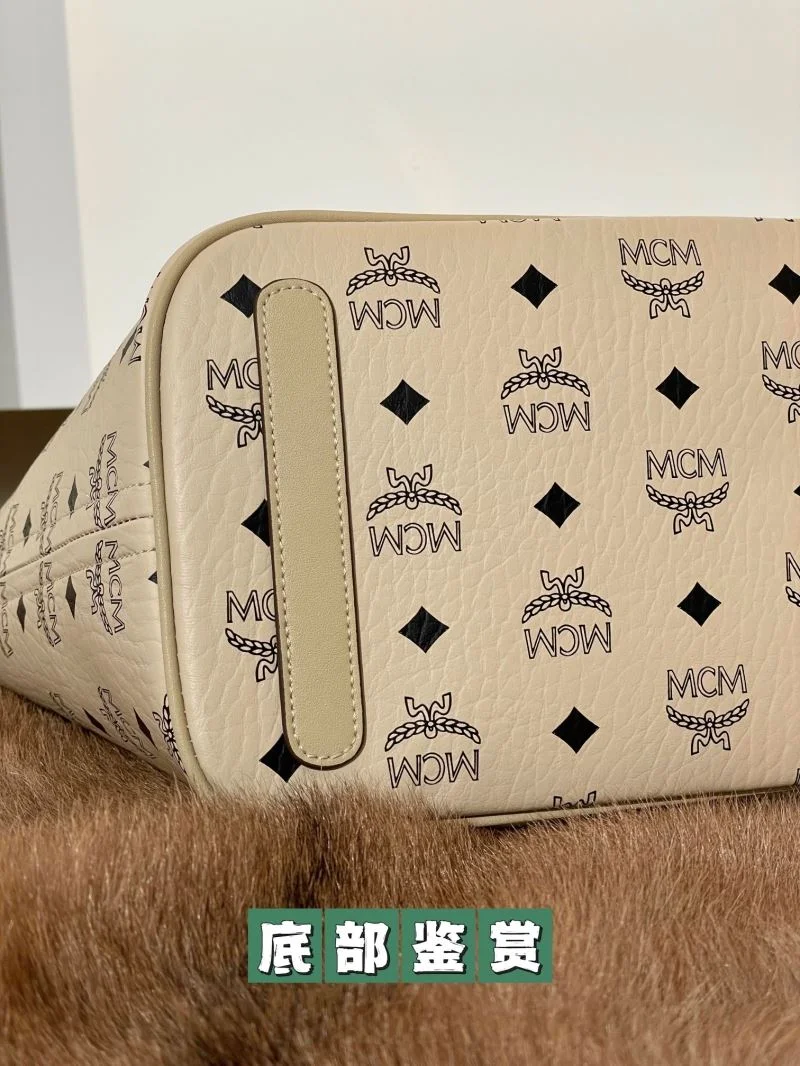 MCM Shopping Bags Unisex 45647