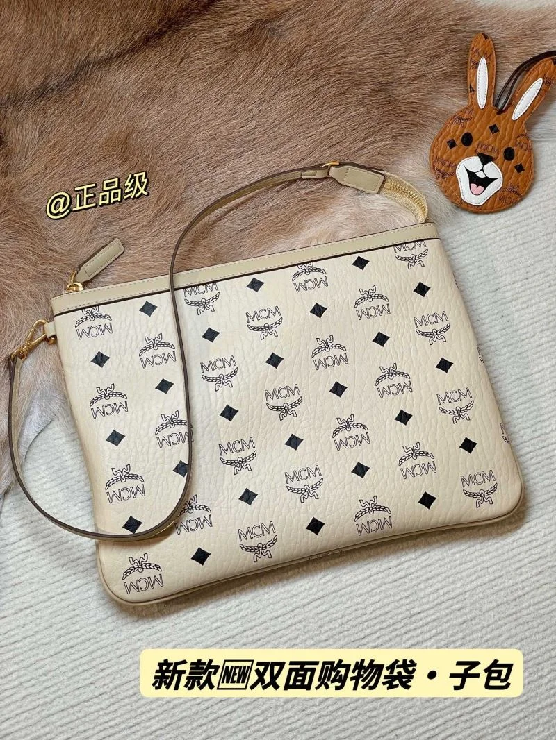 MCM Shopping Bags Unisex 45647