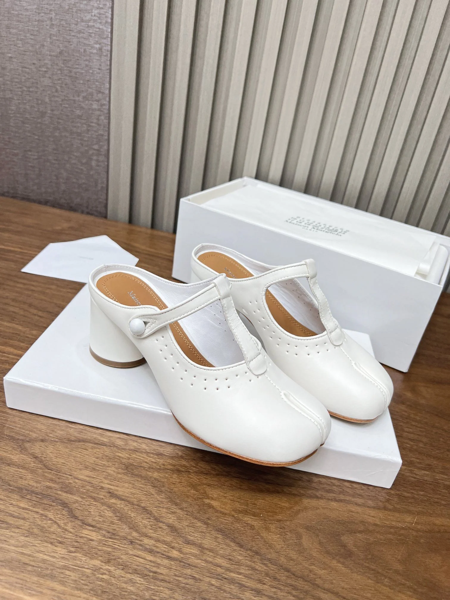 Maison Margiela Sandals Durable 6183