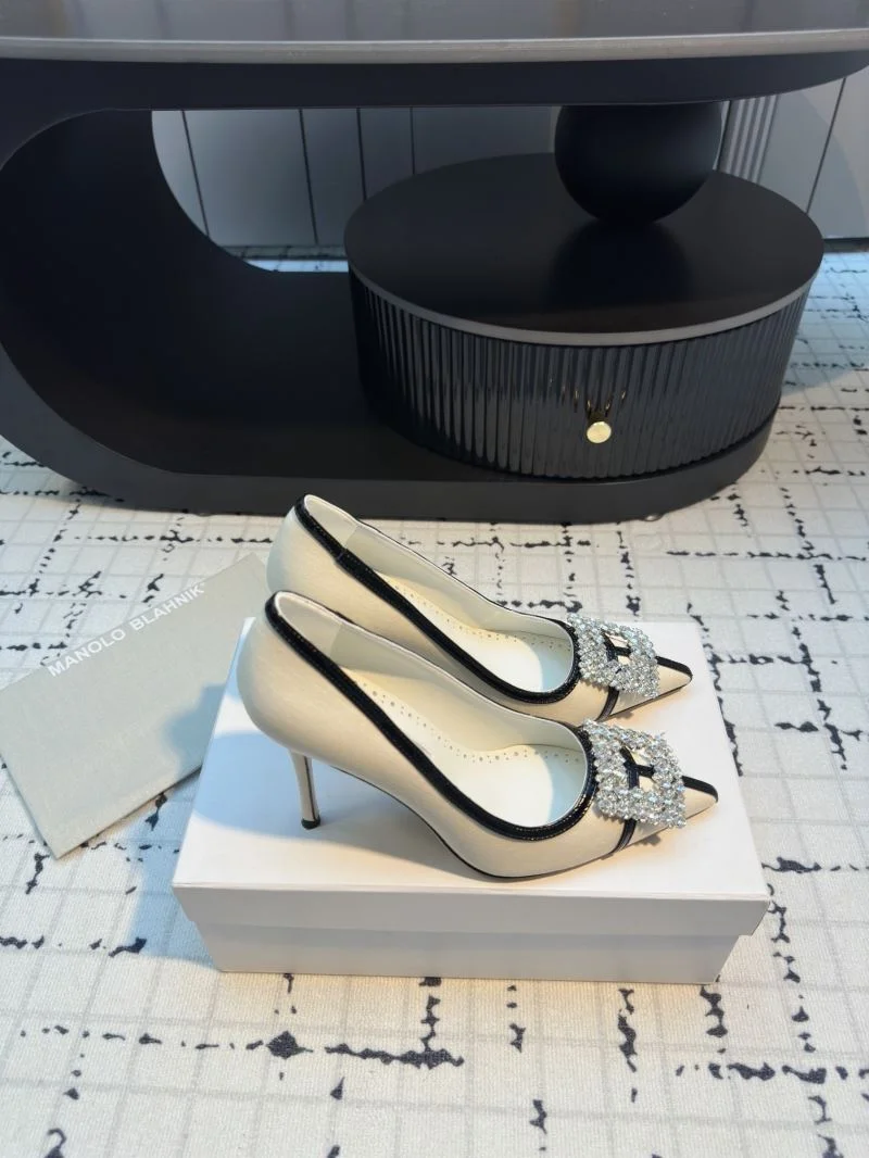 Manolo Blahnik Shoes TimelessDesign 7658