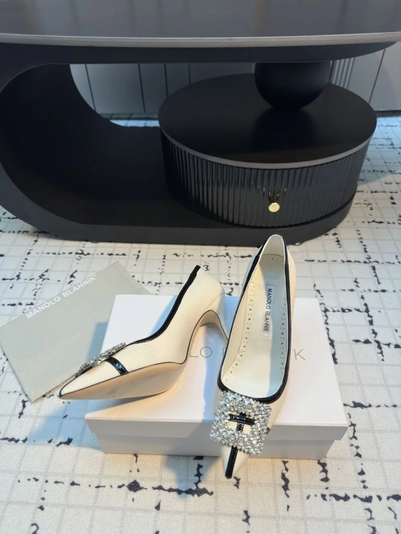 Manolo Blahnik Shoes TimelessDesign 7658