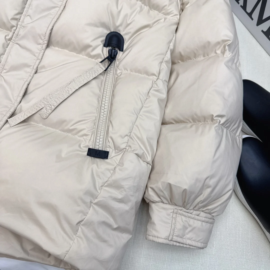 Sleek Max Mara Down Jackets 165436